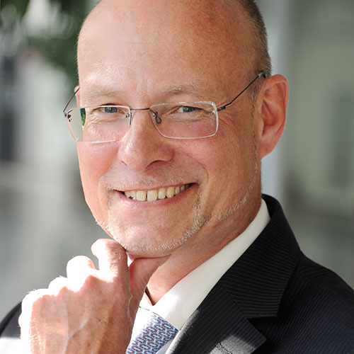 Enzinger UNIV.-PROF. DR. MICHAEL ENZINGER Präsident der Wiener Rechtsanwaltskammer