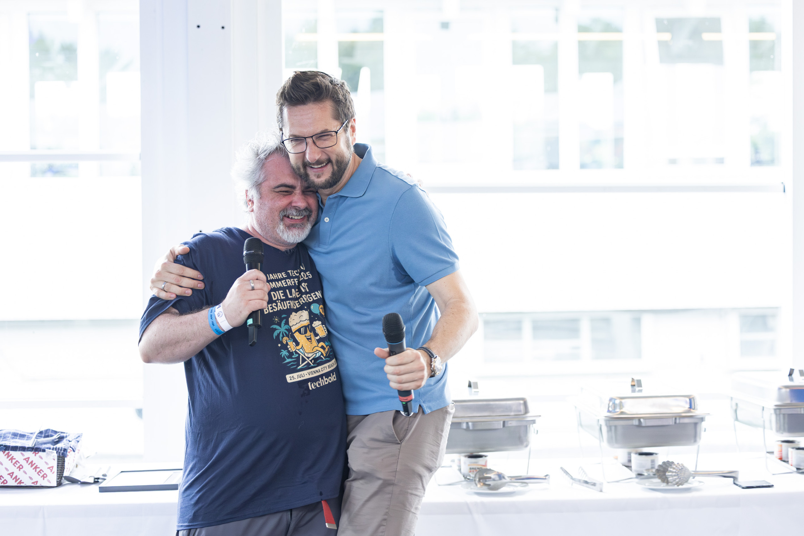20A0892 Verbessert RR Die beiden techbold Gründer Fabian Zeeb und Damian Izdebski beim 10 Jahre techbold Jubiläum